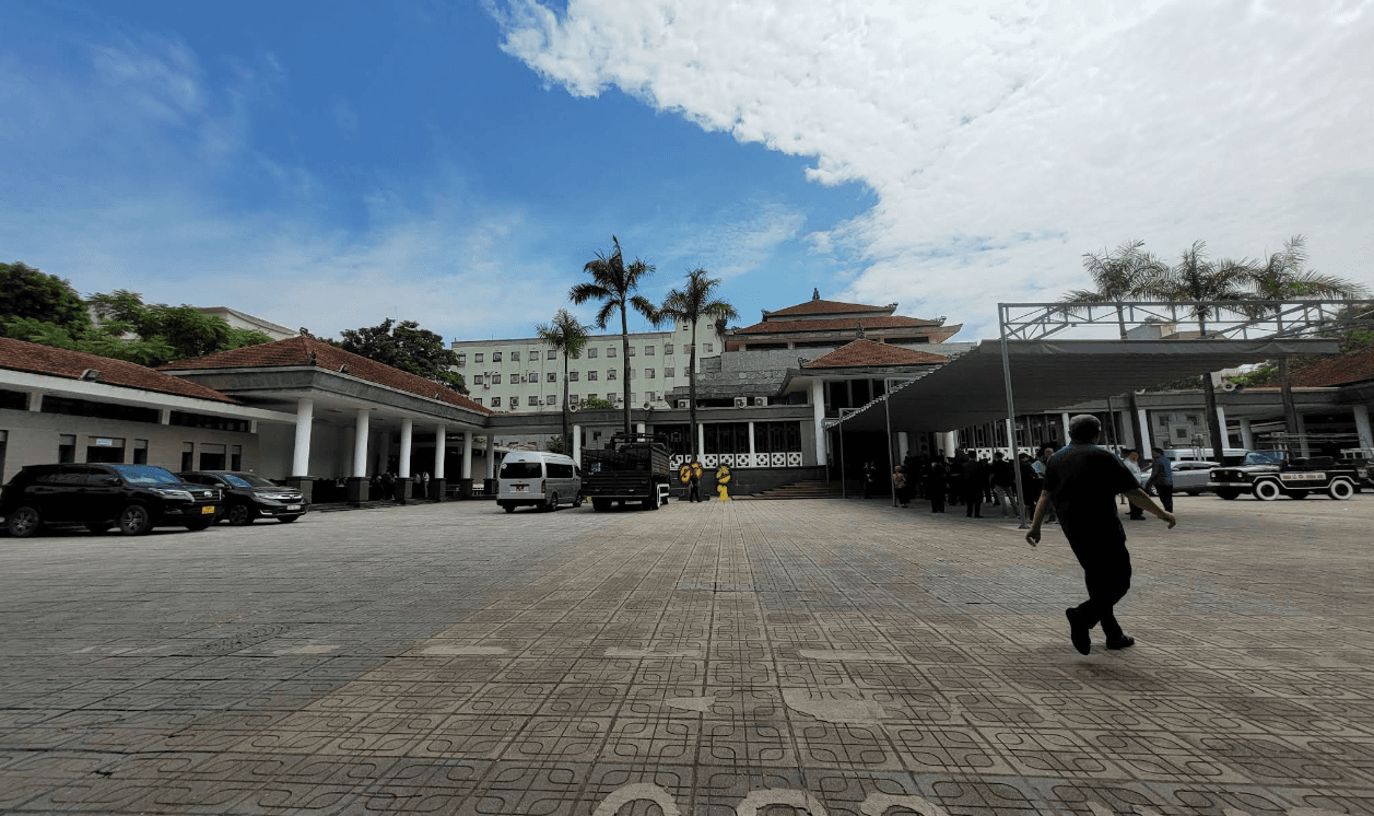 Cổng và khuôn viên Nhà tang lễ Bộ Quốc phòng tại số 5 Trần Thánh Tông, Hai Bà Trưng, Hà Nội