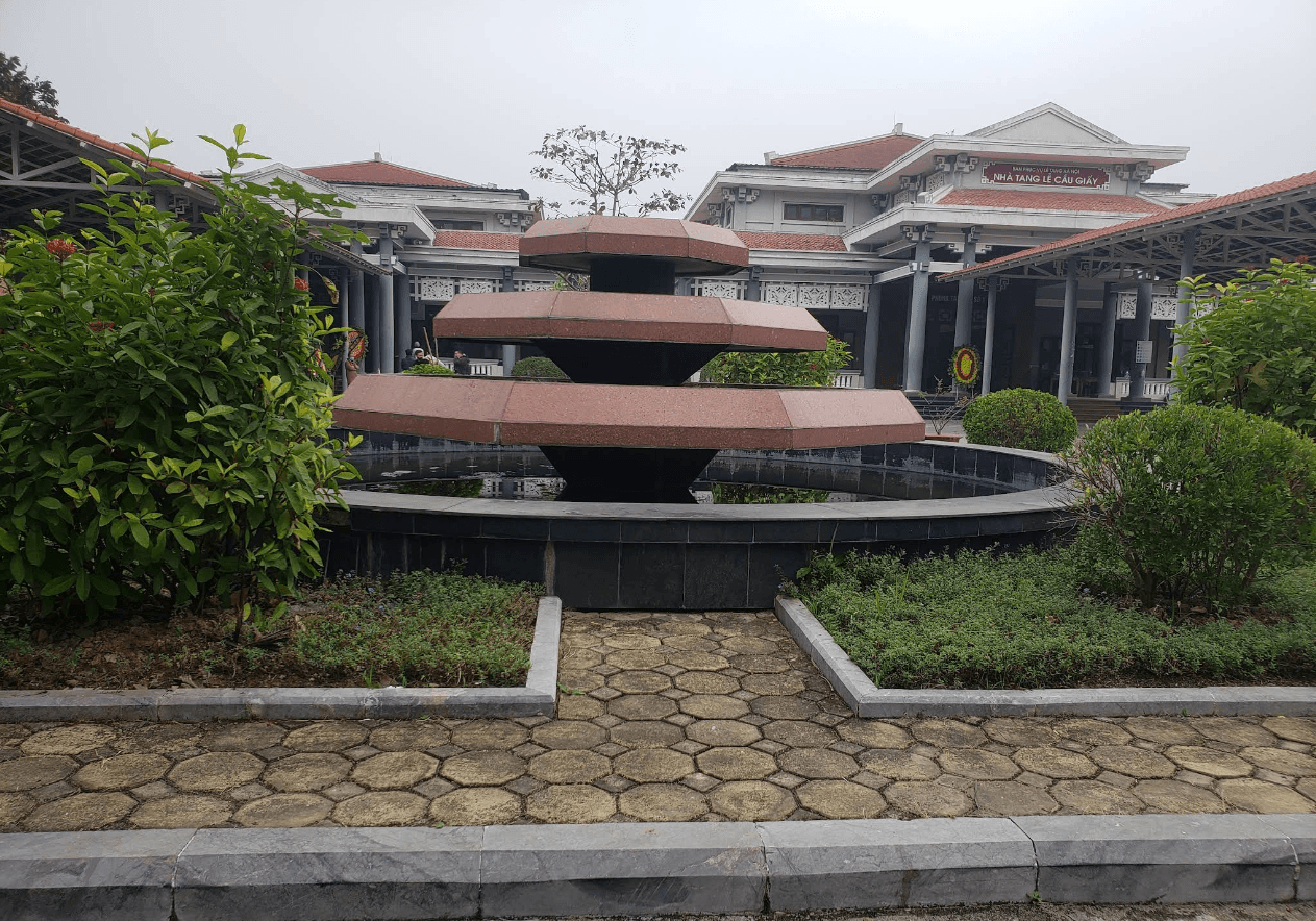 Khuôn viên bên trong Nhà tang lễ Cầu Giấy