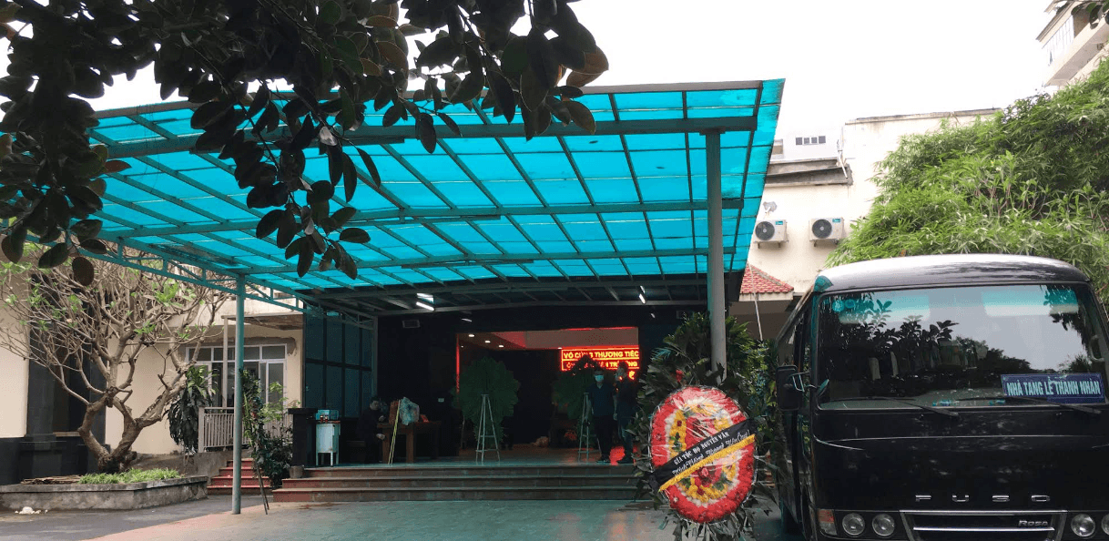 Mặt ngoài khu nhà tang lễ Bệnh viện Thanh Nhàn ở quận Hai Bà Trưng