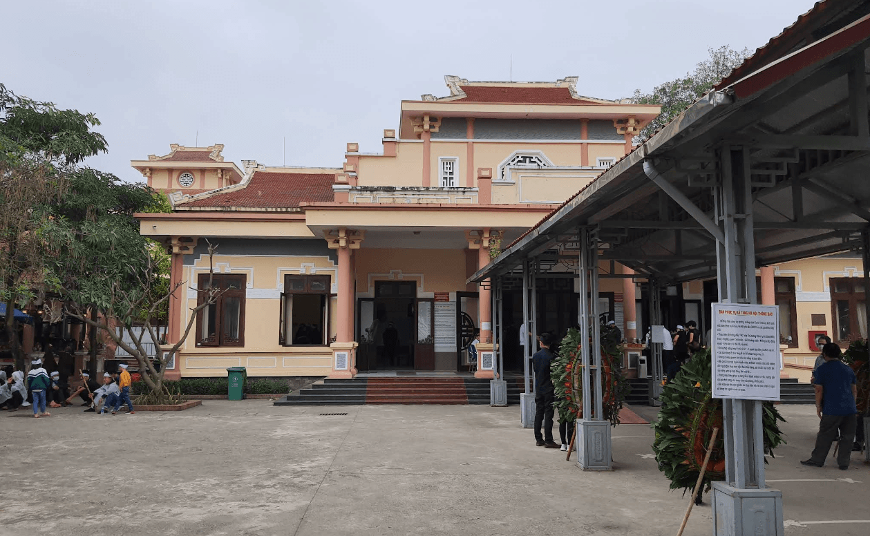 Khuôn viên Nhà tang lễ Thanh Trì ở huyện Thanh Trì, gần khu Văn Điển