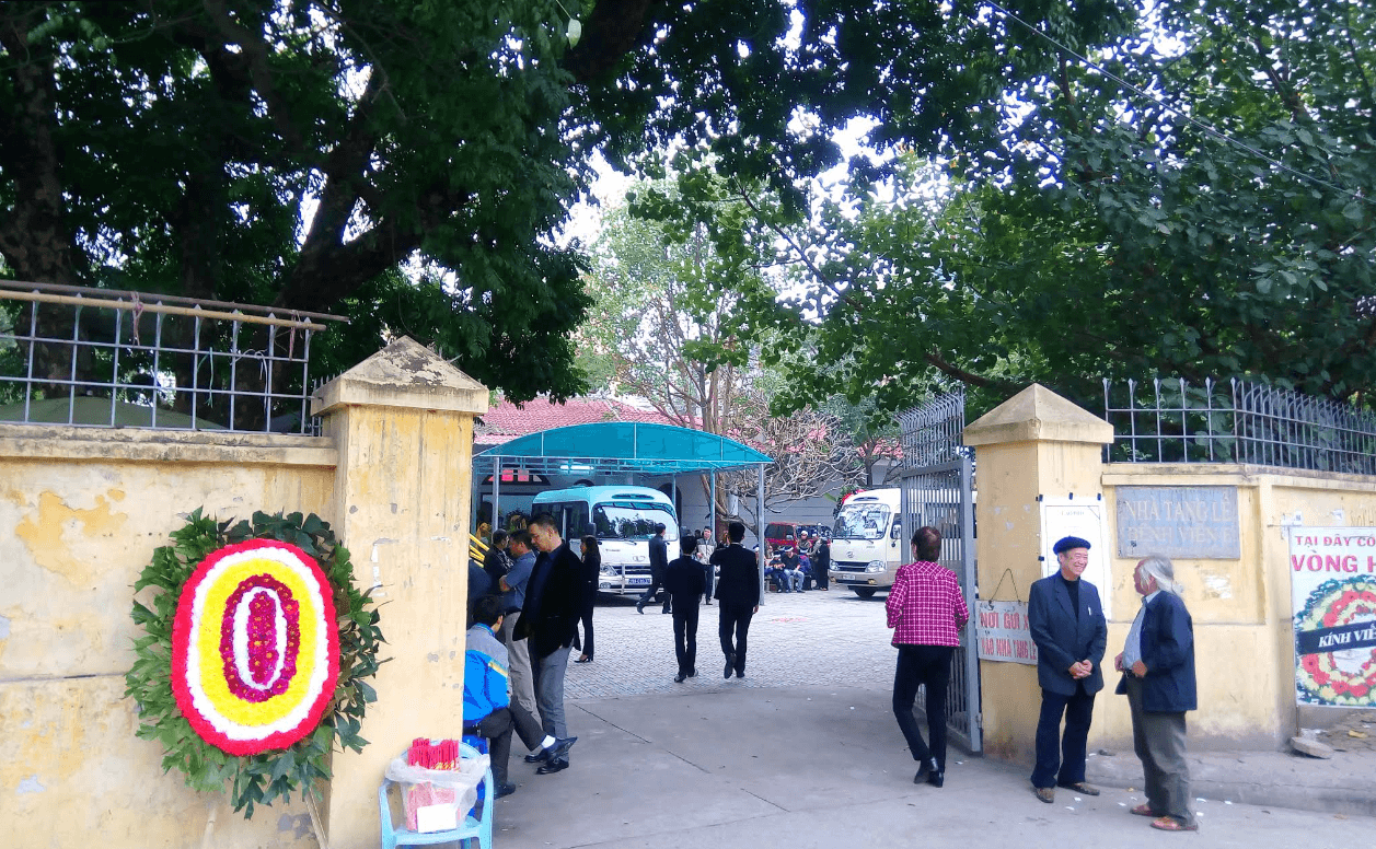 Khu nhà tang lễ trong khuôn viên Bệnh viện E gần khu Nghĩa Tân