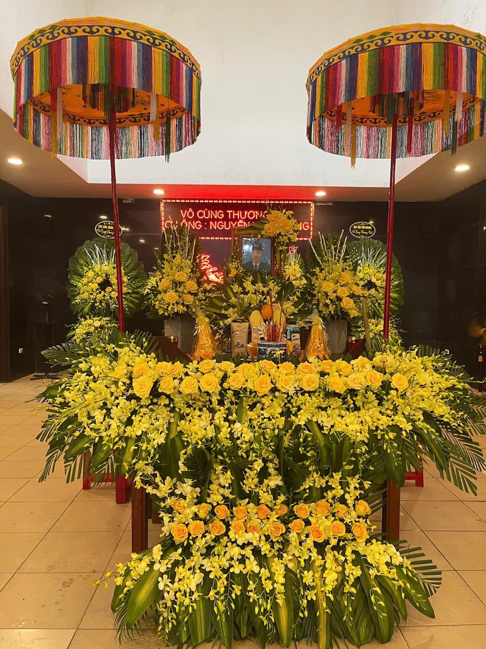Hoa trang trí linh đường